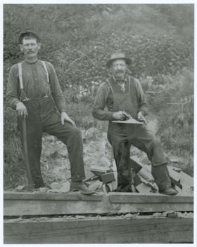 Frank Salt at work, [between 1900 and 1919] (date of original) thumbnail