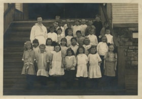 West Burnaby School Grade 1 class, [1915 or 1916] thumbnail