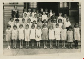 Annie Forrest with her class at Kingsway West, June 1931 thumbnail