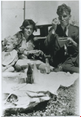 Brown family picnic, [1926] (date of original), copied [1999] thumbnail