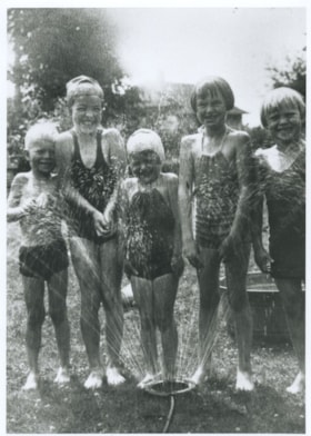 Cice Chandler and her friends, 1935 (date of original), copied [1999] thumbnail