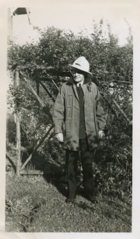 Bill Banks in protective gear, [after 1935] thumbnail