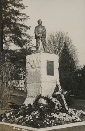 Cenotaph in New Westminster, [192-] thumbnail