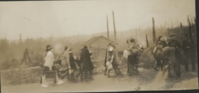 Boy Scouts and girls gathered at Carraholly, 1926 thumbnail