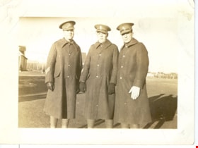 Crichton Hawkshaw with friends, November 19, 1937 thumbnail
