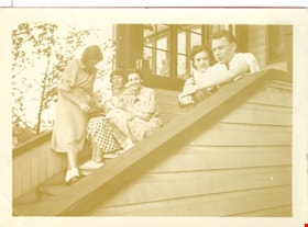 Bea, Elieen, Kay, Wilma and Colin, July 24, 1937 thumbnail