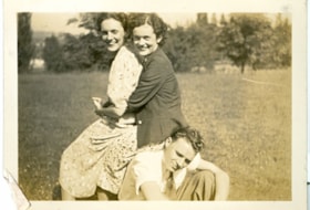 Kay, Wilma and Colin, July 25, 1937 thumbnail