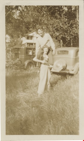 Crichton Hawkshaw on shoulders of Marie, 1935 thumbnail