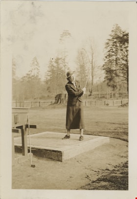Maureen Eliott swimming golf club, 18 Apr. 1937 thumbnail