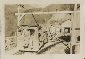 Ore train with Hugo and Nick, 1938 thumbnail