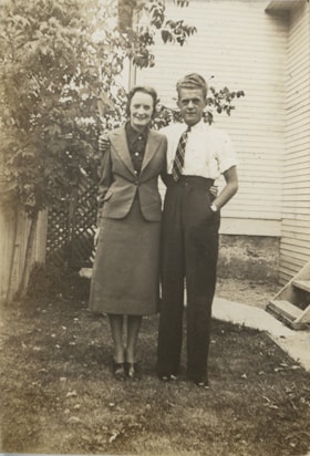 Ivy Hawkshaw and Alan Hughes, Sept. 1938 thumbnail