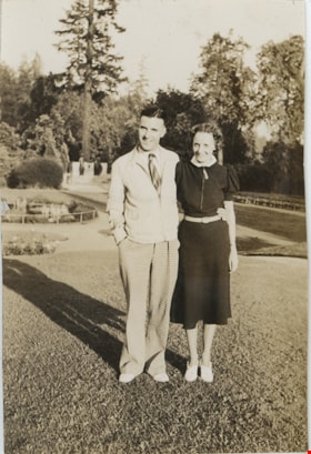 Crichton and Ivy Hawkshaw, 1938 thumbnail