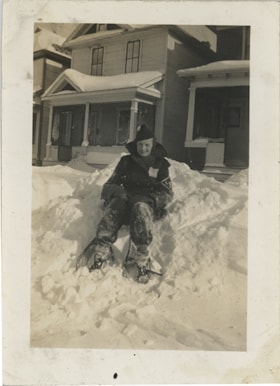 Ivy Hawkshaw in snow, [Feb. 1939] thumbnail