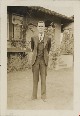 Crichton Hawkshaw outside house, 1939 thumbnail