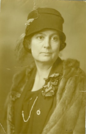 Mabel Hawkshaw, 1920 thumbnail