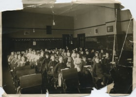 Classroom, April 15, 1920 thumbnail