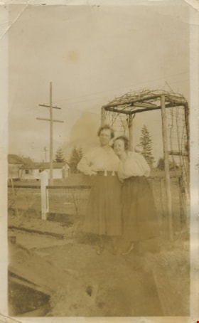 Minnie Coe and Evelyn Condio, [between 1910 and 1929] thumbnail