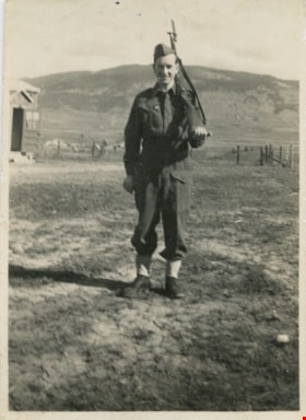 Frank Battersby in uniform, 1941 thumbnail