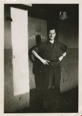 Frank Battersby in uniform, [between 1941 and 1944] thumbnail