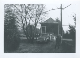 Irvine house being moved, April 6, 1975 thumbnail