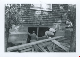 Irvine house being installed, April 6, 1975 thumbnail