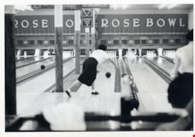 Ten pin bowling at the Rose Bowl, [196-] thumbnail