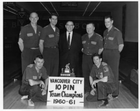 Harry Royle and his bowling team, 1961 thumbnail