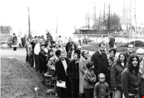 Visitors lined up at entrance to Heritage Village, November 1971 thumbnail