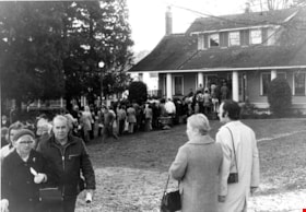 Visitors lined up outside of Elworth house, 19 November 1971 thumbnail