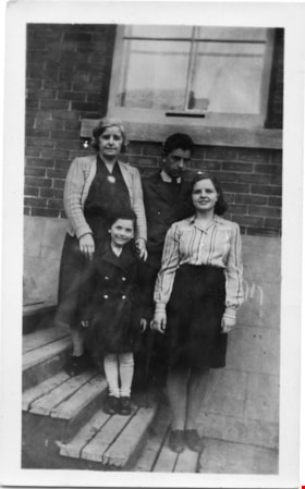 Mrs. MacGregor with Bob, Lorna and Ann, 1942 thumbnail