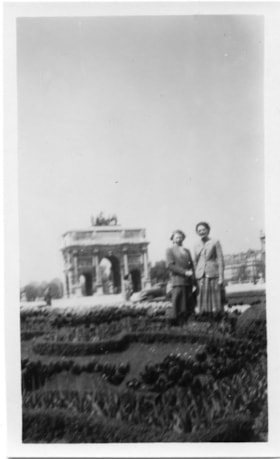 Rhoda Jeffers and woman in formal garden near the Arc de Triomphe du Carrousel, [1952] thumbnail
