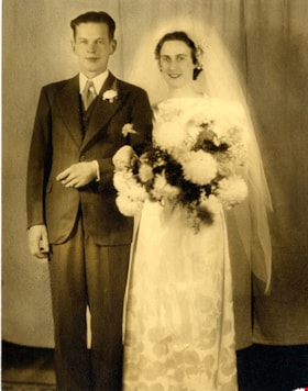 Elinor Winter and George Turner wedding, 1939 thumbnail