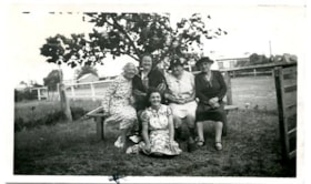 [Family photograph], [194-?] thumbnail