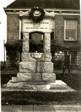 Unveiling war memorial, 1923 thumbnail