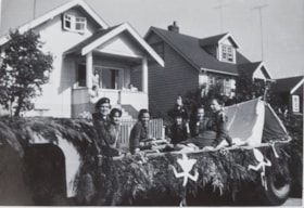 Parade float, [ca. 1960] thumbnail