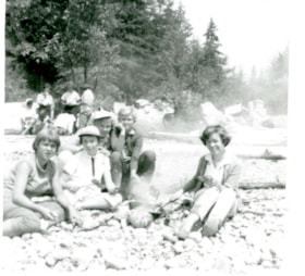 Group with campfire on the beach, Sep 1958 thumbnail