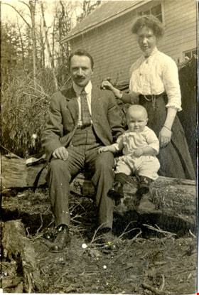 Fleming family, 1914 thumbnail