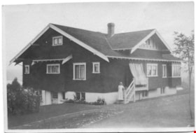 Outside view of the W. A. Mawhinney house, 1915-1930 thumbnail