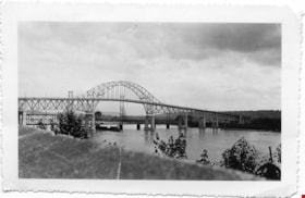 Pattullo Bridge and railway bridge, [1938 or 1939] thumbnail