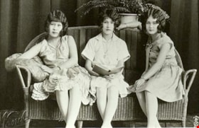 Studio portait of Annie, Maida and Laura Jung, [between 1927 and 1929] thumbnail