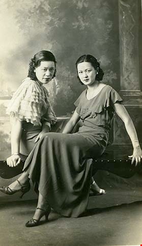 Studio portrait of Laura Jung and Dora Jang Chan, [between 1940 and 1948] thumbnail