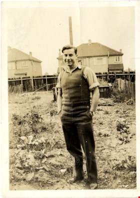 Gerald F. Sanders in garden, 21 Sep. 1943 thumbnail