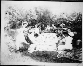Love family picnic, [ca. 1915] (date of original), copied 1989 thumbnail