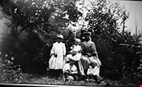 Annie Whiting and Esther Love with children, [ca. 1910] (date of original), copied 1989 thumbnail