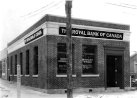 Royal Bank of Canada, Kingsway branch, [January 1930] thumbnail