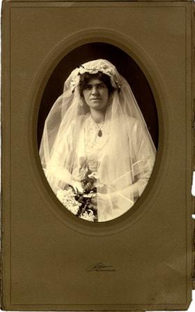 Wedding portrait of Sarah Love Parker, 20 Aug 1913 thumbnail