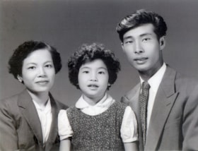 Portrait of Sui Ha Hong, Pauline Hong and Chan Kow Hong, 1958 thumbnail