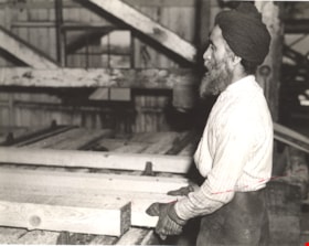 Sikh man on green chain, [194-] (date of original), copied 2004 thumbnail