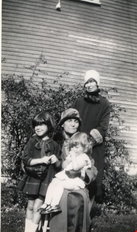 Elsie May Irwin with her mother and daughters, [1930] (date of original), copied 2004 thumbnail