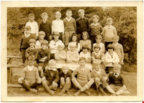 Barnet School class, [between 1931 and 1932] (date of original), copied 2004 thumbnail